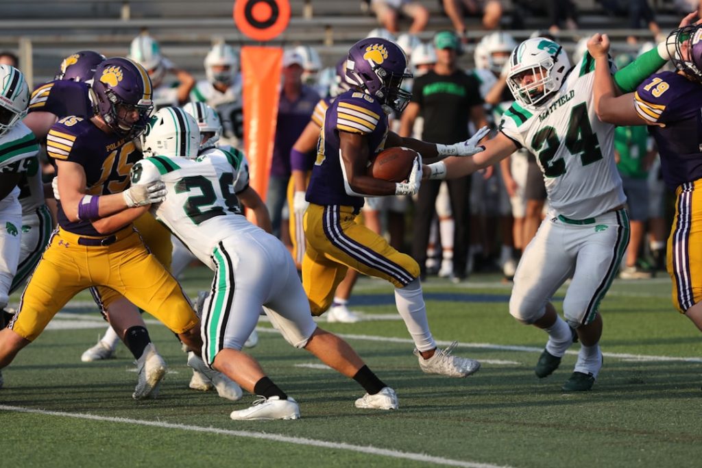 football players on field during daytime